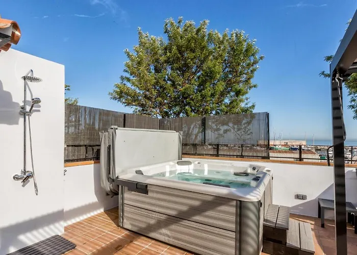 Gorgeous Home In Marbella With Kitchen
